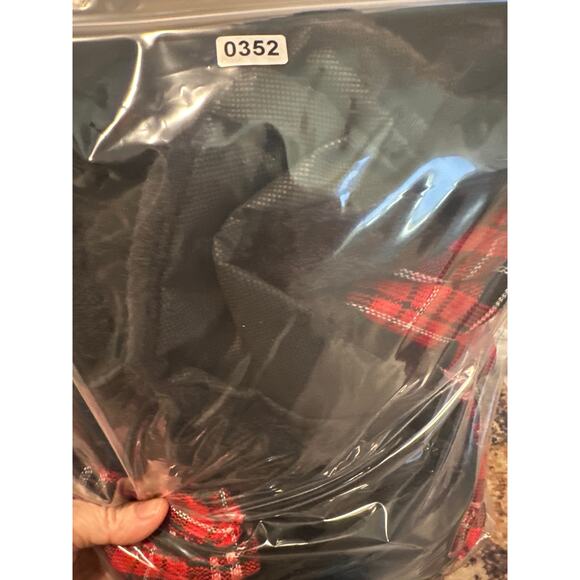 Tartan TREE SKIRT 21.5" Red plaid Christmas felt trim black Faux Fur trim Plush - Picture 4 of 4